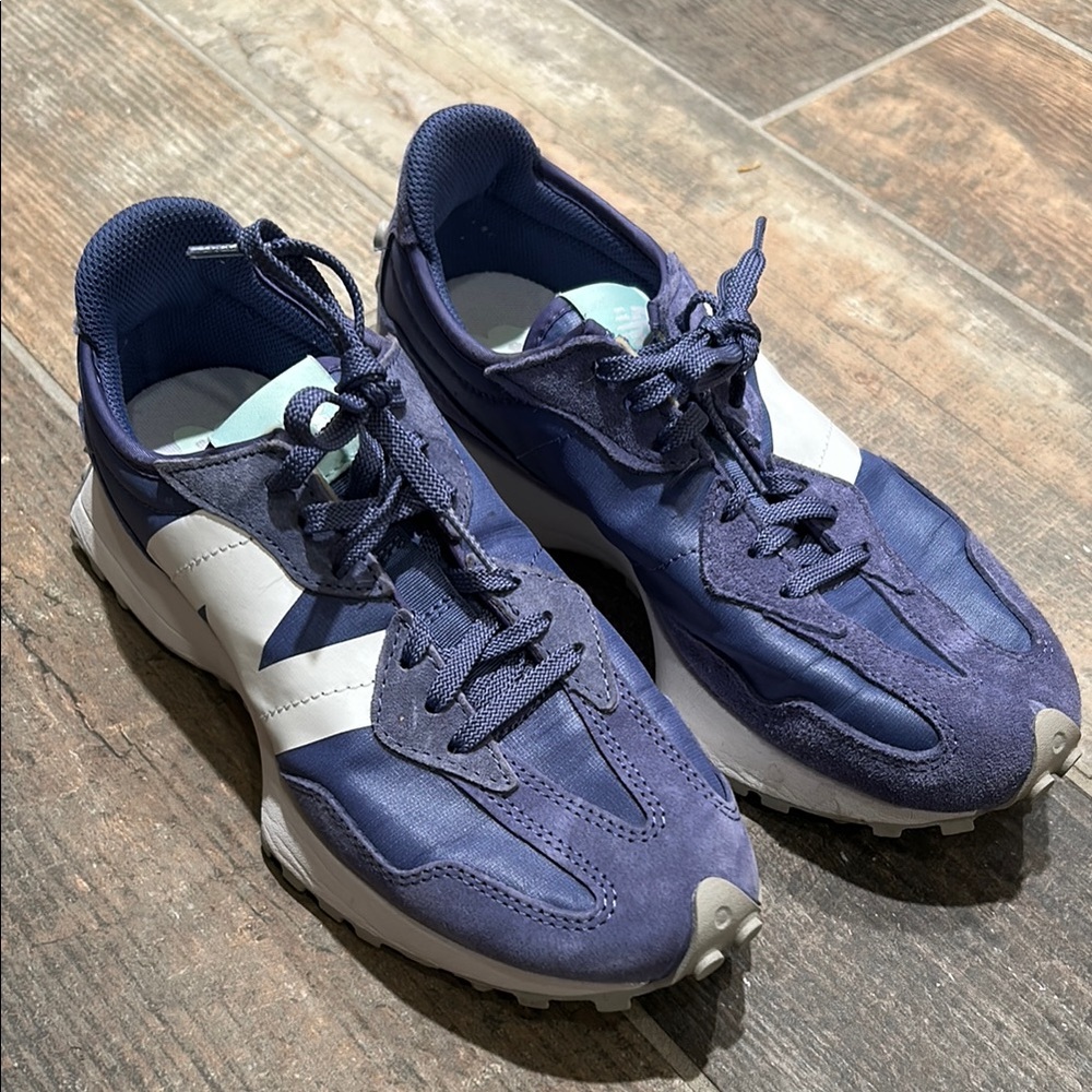 New Balance 327 womanās periwinkle and White Retro Runner Sneakers